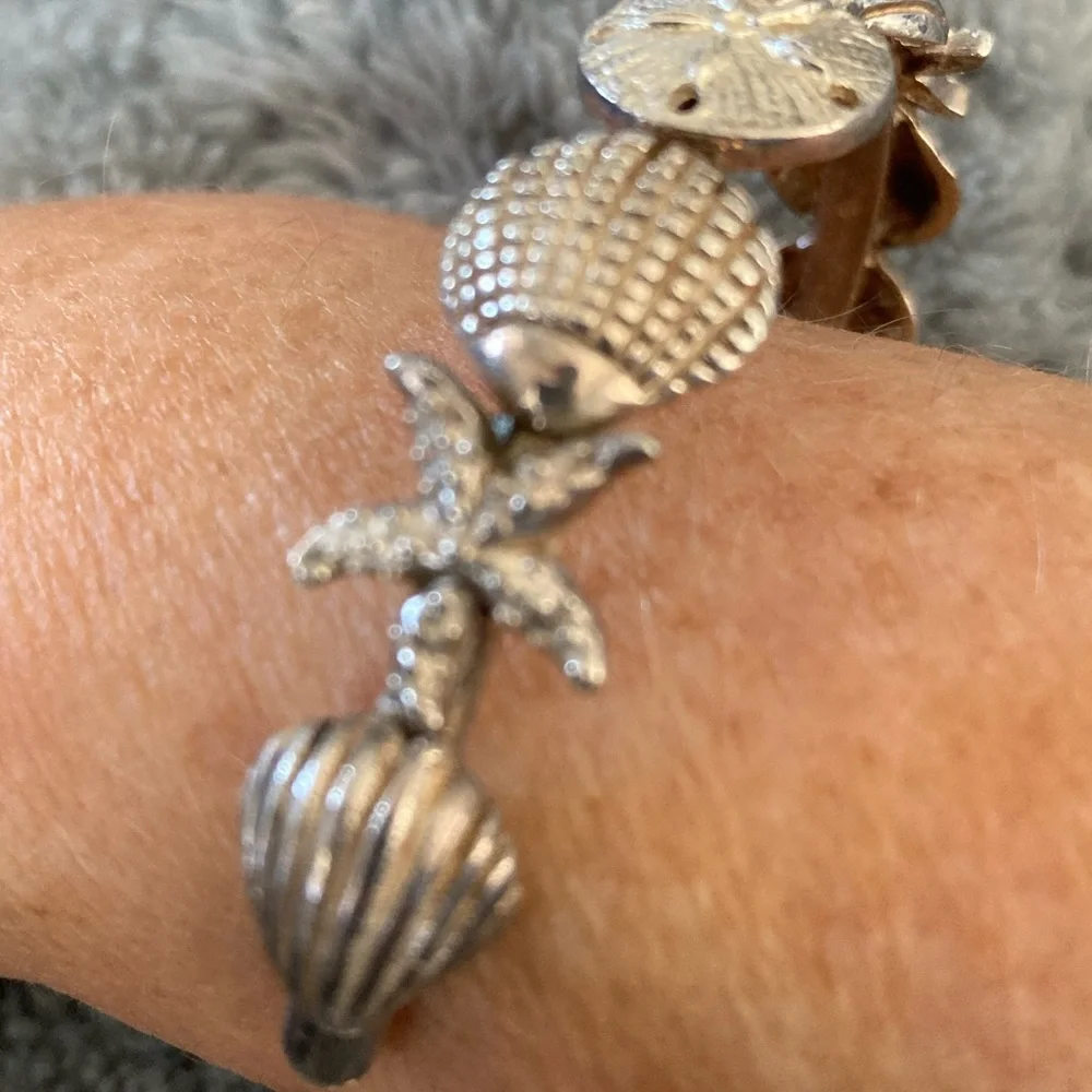 SOLD-Vintage 1990s sterling silver bangle,sea shells,sand dollars & star fish. - Picture 2 of 7